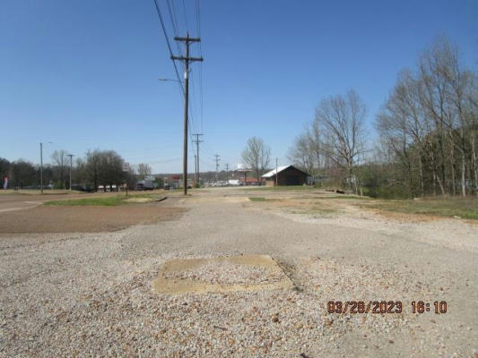 702 MULBERRY AVE, SELMER, TN 38375, photo 4 of 6